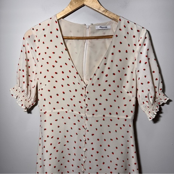 Madewell Silk Clover Button-Front Dress in Fresh Strawberries Size 8 - Picture 4 of 12